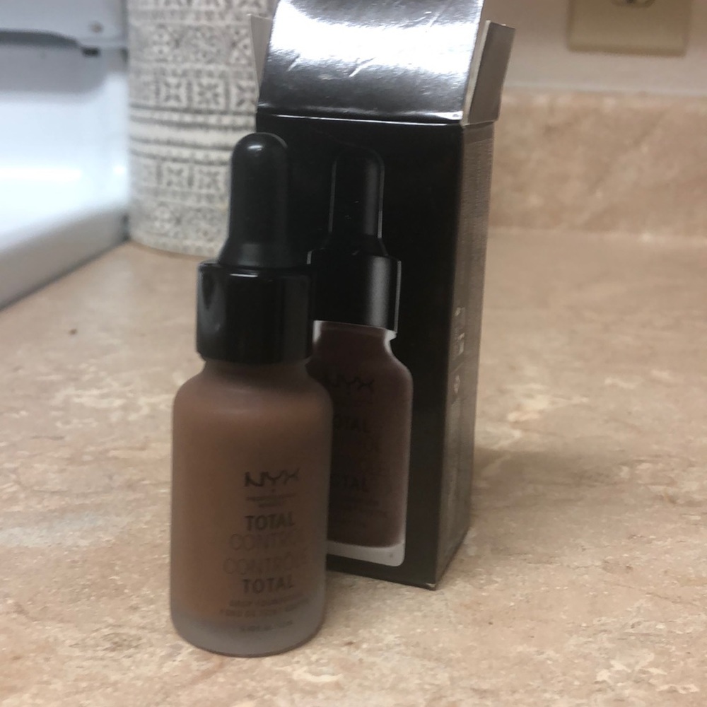 NYX total control drop foundation